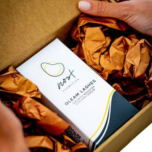 Cargar imagen en el visor de la galería, nost costmetics, serum de pestañas, fortalecimiento de pestañas, pestañas más fuertes, pestañas más largas, lifting de pestañas, gleam lashes